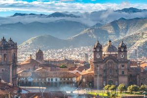 Peru_Galleria_PlazaDeArmas_Cuzco-1300x738-min