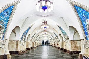 moscou-metro-mais-bonitos-do-mundo-arquitetura-stalin-russia-haus-gazeta-do-povo-12-880x564-min