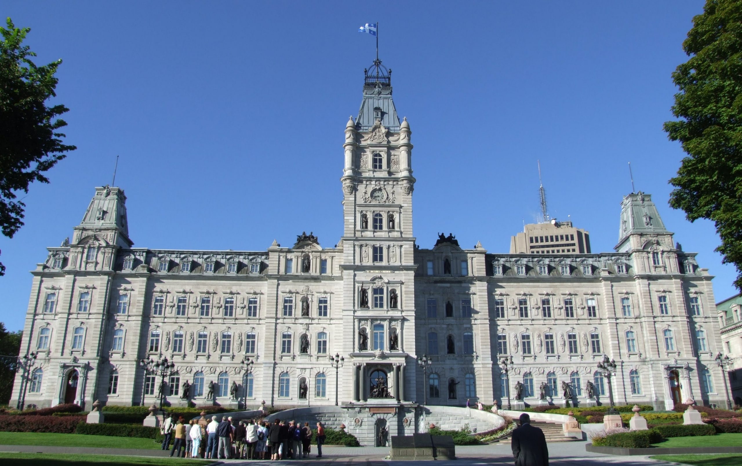 Québec_-_Hôtel_du_Parlement_3-min