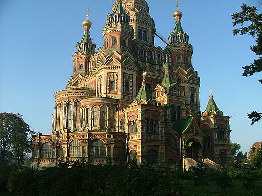 Saint-Petersburg-orthodox-church-cathedral-min