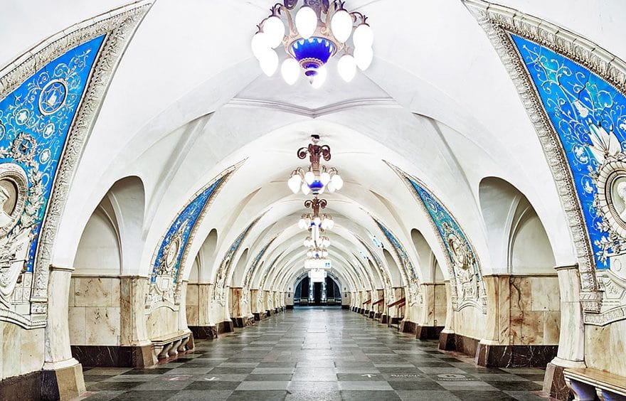 moscou-metro-mais-bonitos-do-mundo-arquitetura-stalin-russia-haus-gazeta-do-povo-12-880x564-min