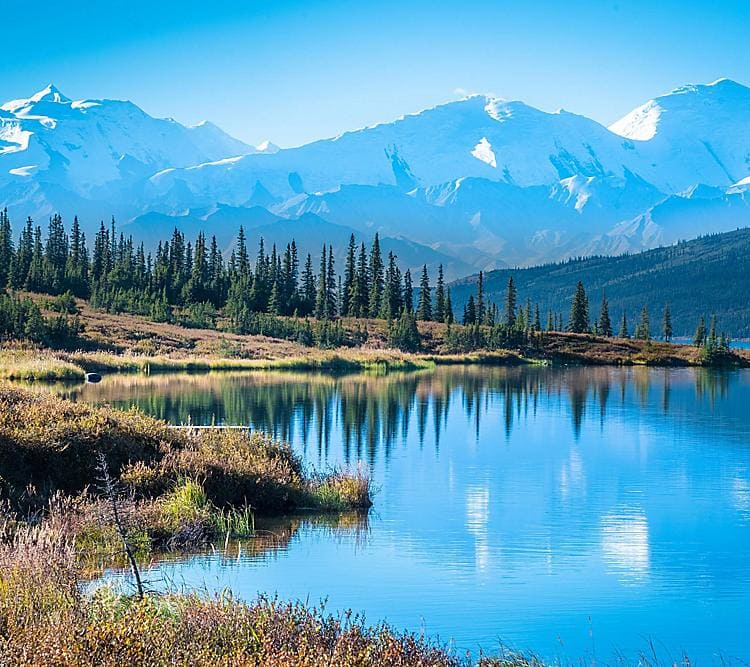 wonder-lake-denali-national-park-mountains-background